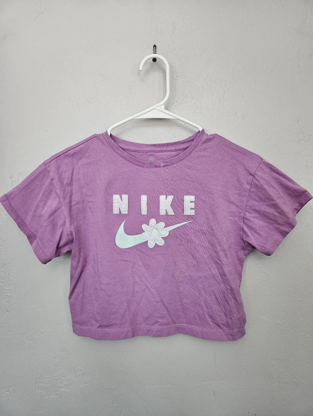 Nike Lavender Purple Crop Tee with Floral Swoosh Girls Youth Large 6/7 Summer